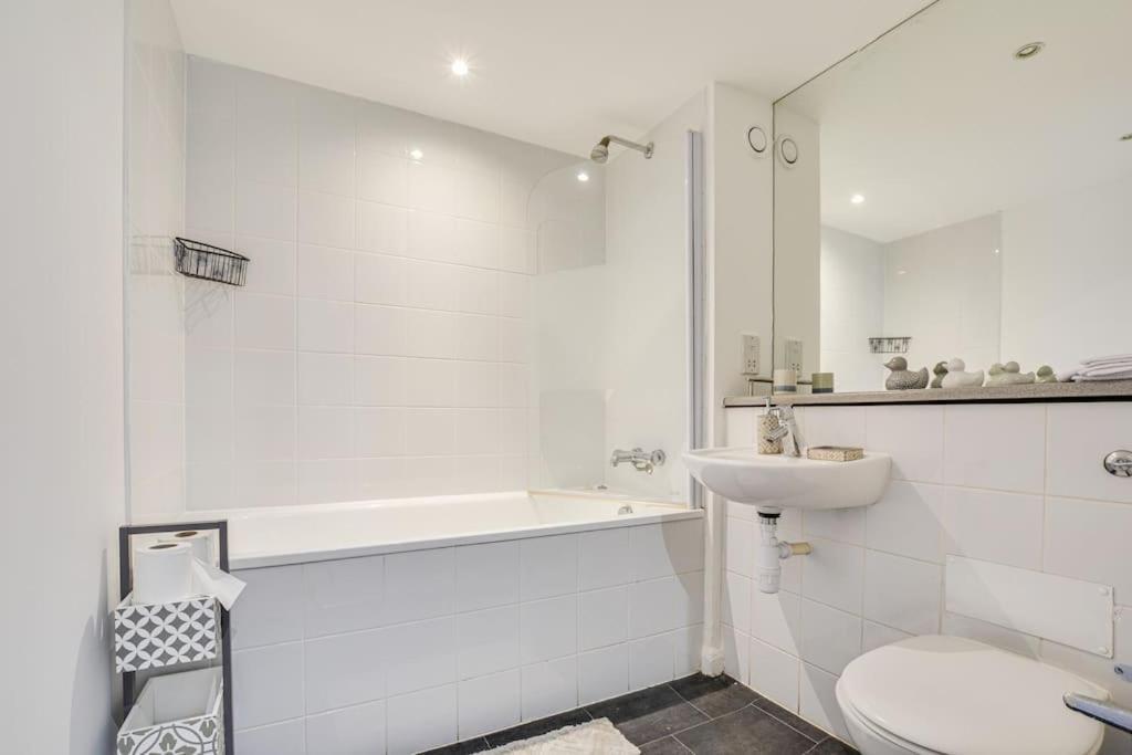 Cozy Escape In City Centre Манчестър Екстериор снимка
