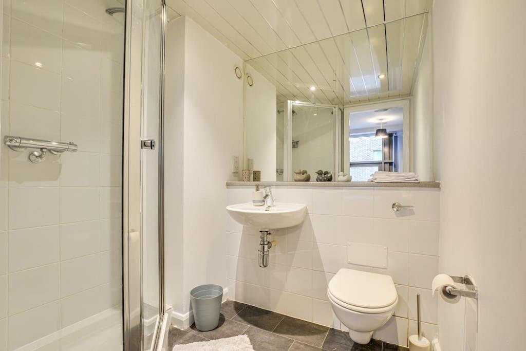 Cozy Escape In City Centre Манчестър Екстериор снимка